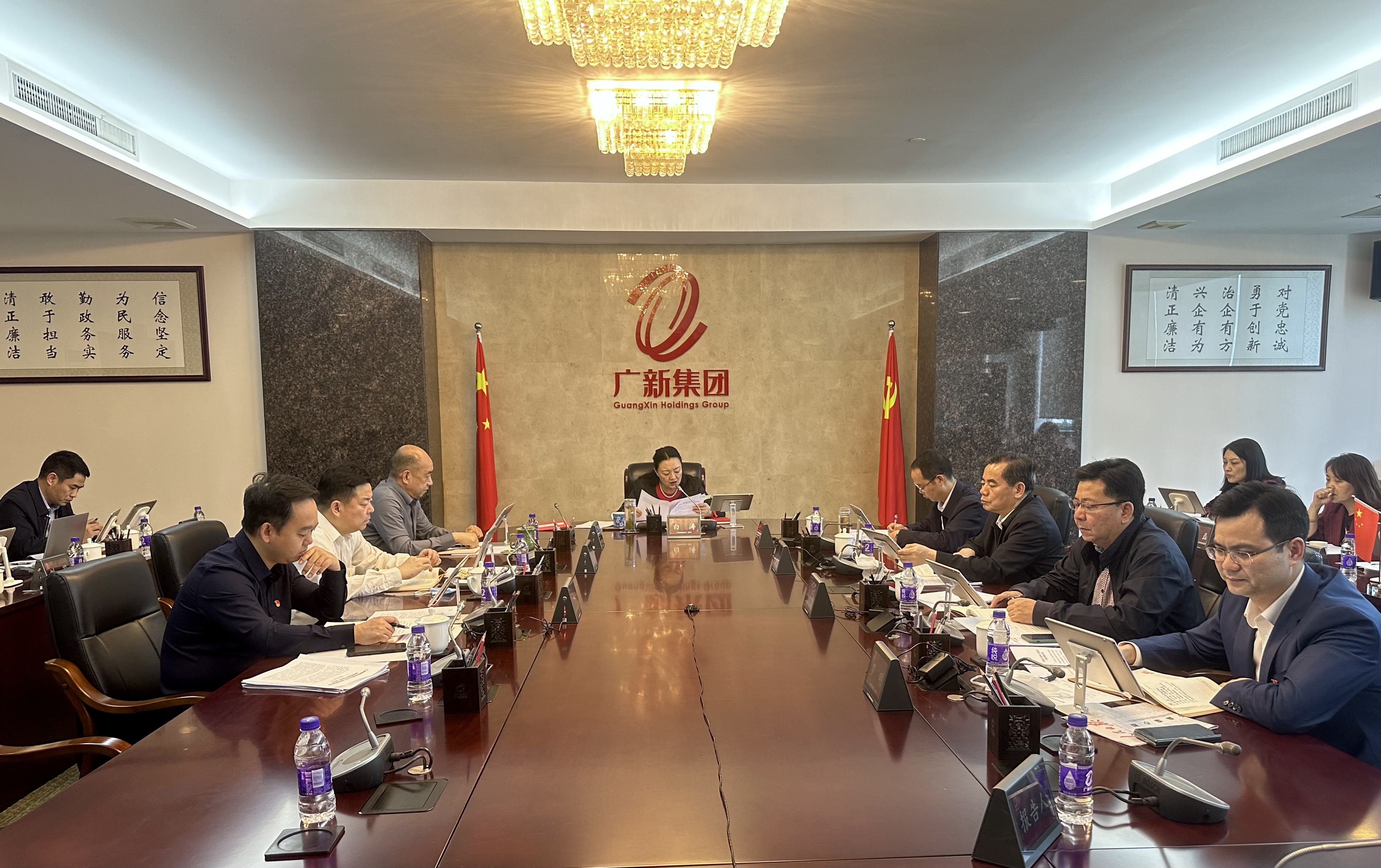 球王会党委理论学习中心组传达学习中央、省委学习贯彻习近平新时代中国特色社会主义思想主题教育工作会议精神