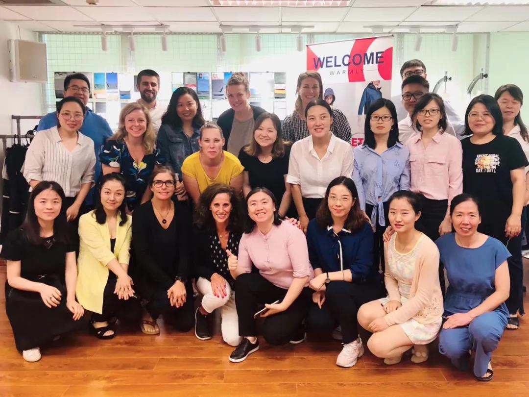 【球王会“两优一先”典型事迹】球王会优秀共产党员赖玉艳:以奋斗为桨 秉承高质量客户服务逐浪前行 【球王会“两优一先”典型事迹】球王会优秀共产党员赖玉艳:以奋斗为桨 秉承高质量客户服务逐浪前行