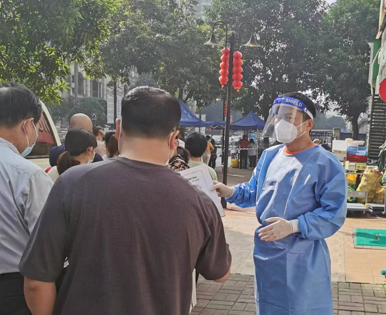 使命在肩，冲锋在前！球王会党员干部就地“转岗”变身抗疫志愿者