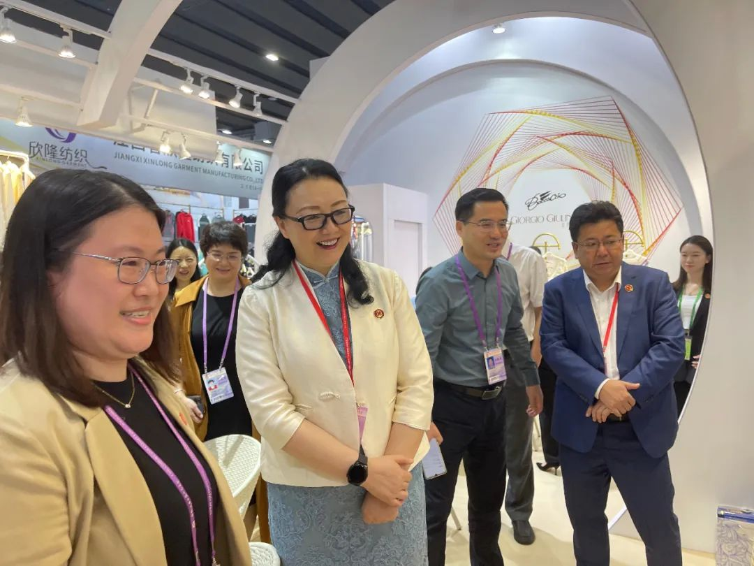 球王会党委书记、董事长白涛率队调研外贸企业广交会参展情况