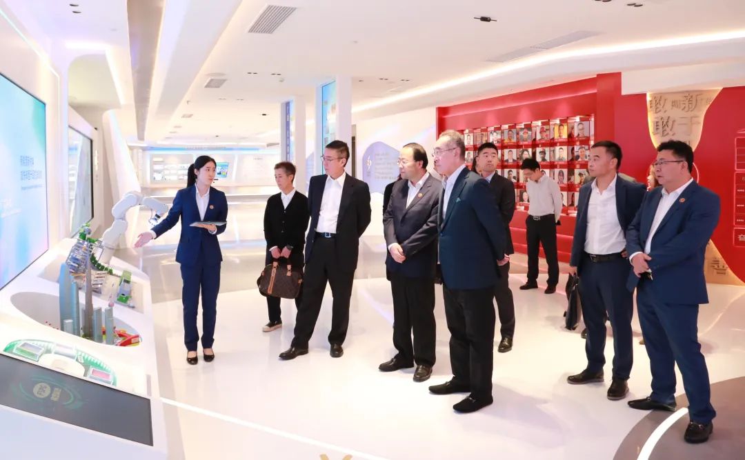 全国政协常委唐英年先生一行到访球王会
