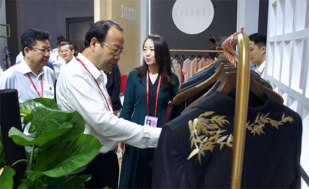 球王会党委副书记、总经理肖志平率队调研集团各外贸企业参展情况