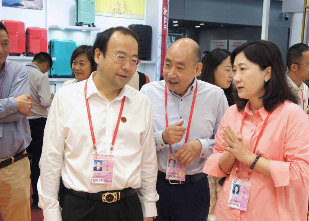 球王会党委副书记、总经理肖志平率队调研集团各外贸企业参展情况